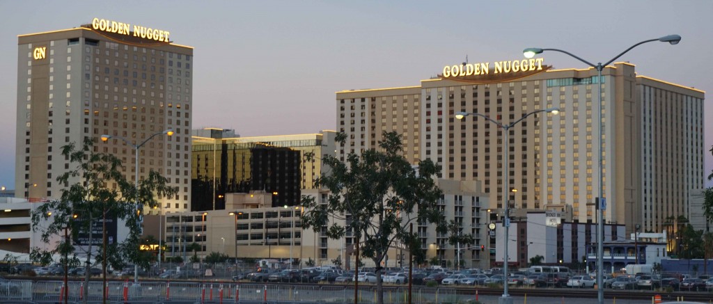 Het grote Golden Nugget hotel op afstand